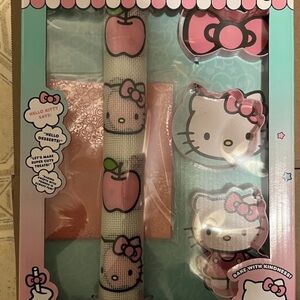 Sanrio Hello Kitty Bakeware Set - Pink and Green